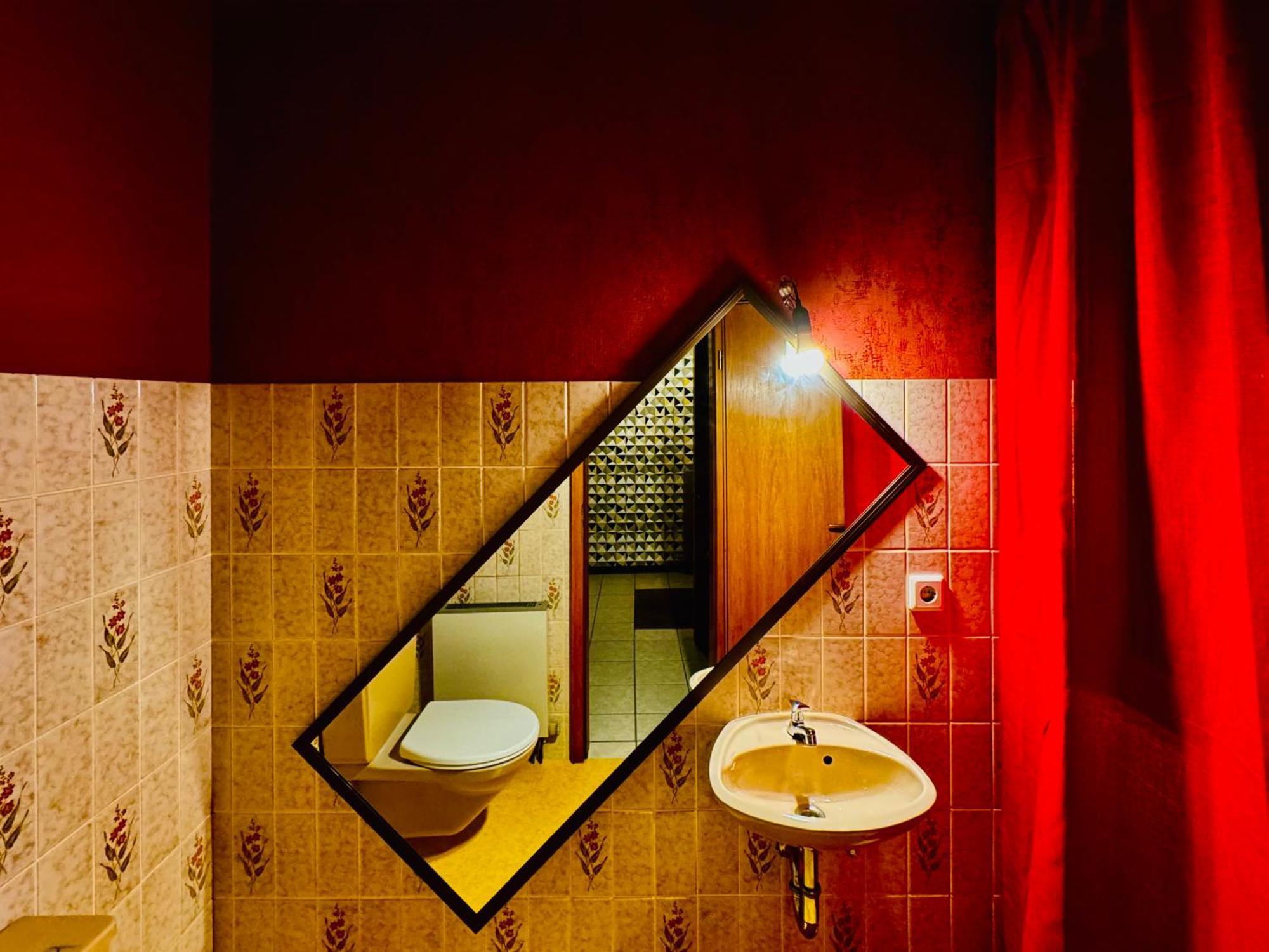Bookeinfach Bad Ems - Private - Sauna Jacuzzi Whirlpool Swimmingpool Alahna Sup Beachvolleyball Billiards Ping Pong Cinema Theater Music Disco Ball Bbq Und Parkplaetze Exteriör bild