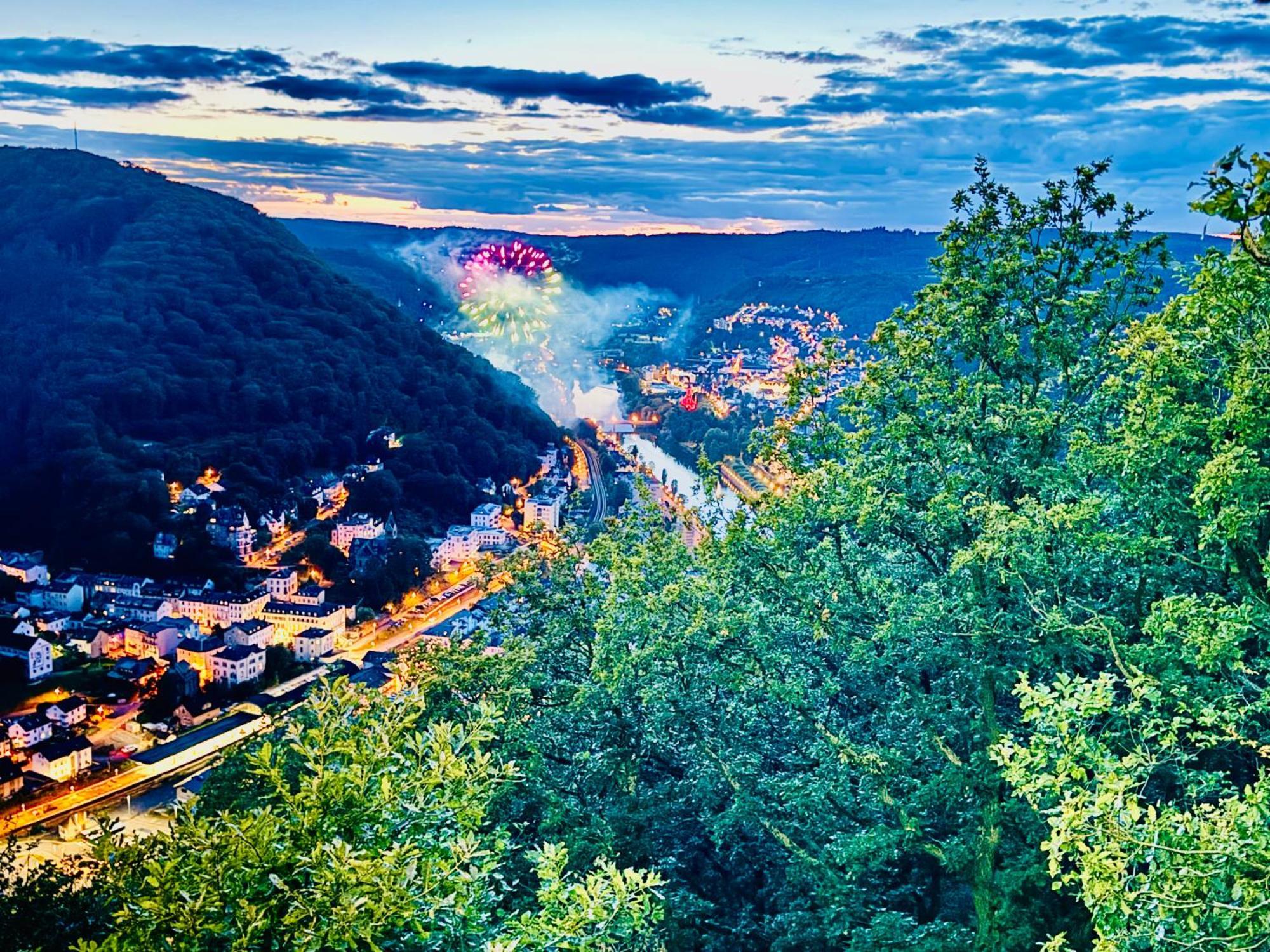 Bookeinfach Bad Ems - Private - Sauna Jacuzzi Whirlpool Swimmingpool Alahna Sup Beachvolleyball Billiards Ping Pong Cinema Theater Music Disco Ball Bbq Und Parkplaetze Exteriör bild