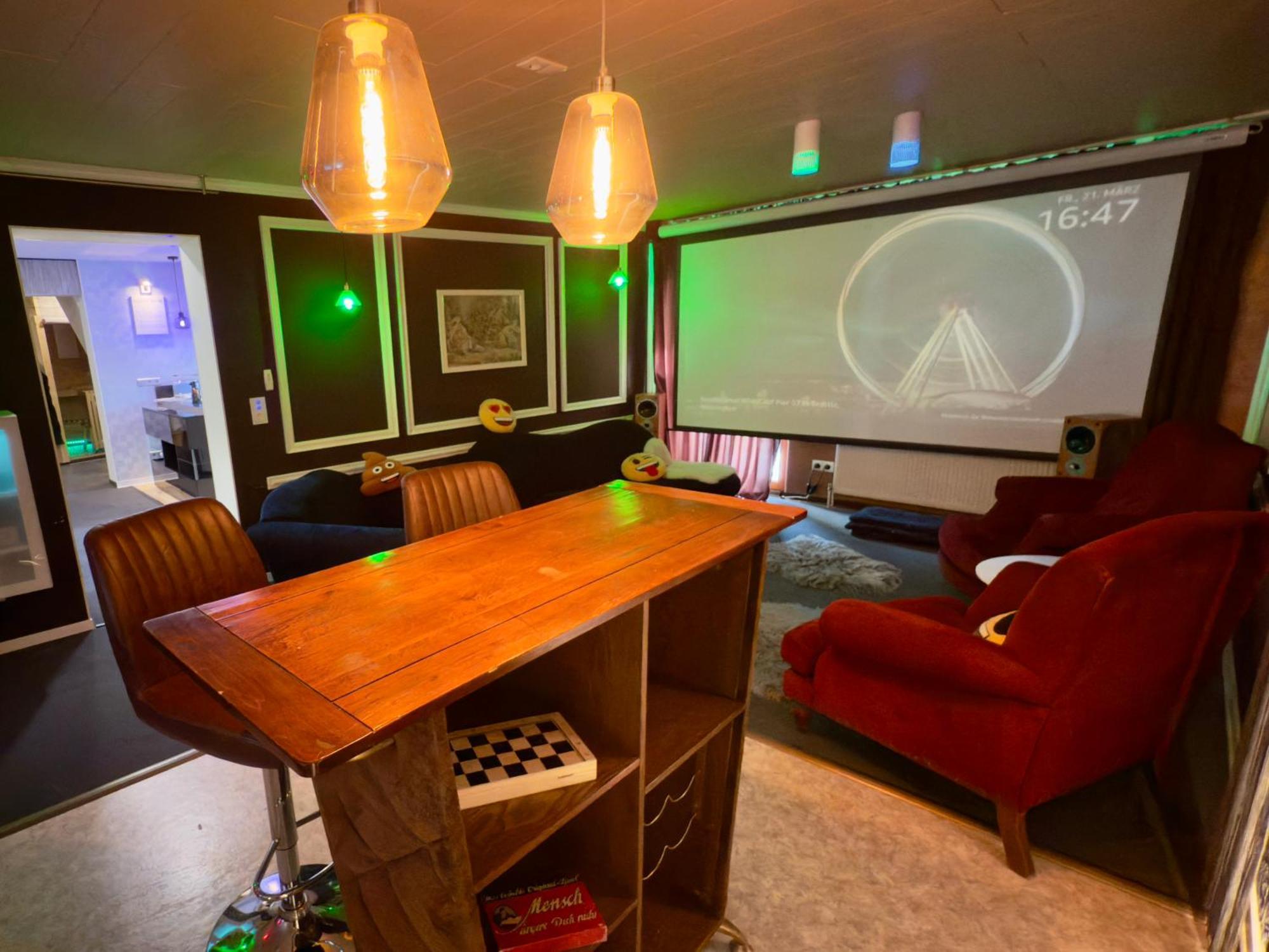 Bookeinfach Bad Ems - Private - Sauna Jacuzzi Whirlpool Swimmingpool Alahna Sup Beachvolleyball Billiards Ping Pong Cinema Theater Music Disco Ball Bbq Und Parkplaetze Rum bild