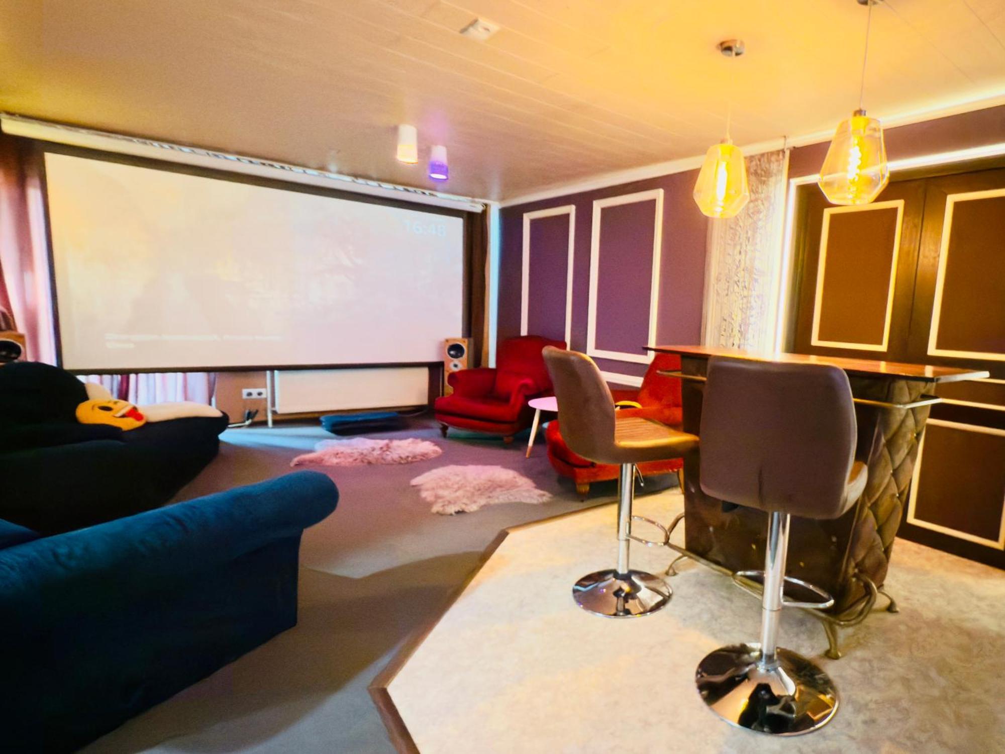 Bookeinfach Bad Ems - Private - Sauna Jacuzzi Whirlpool Swimmingpool Alahna Sup Beachvolleyball Billiards Ping Pong Cinema Theater Music Disco Ball Bbq Und Parkplaetze Rum bild